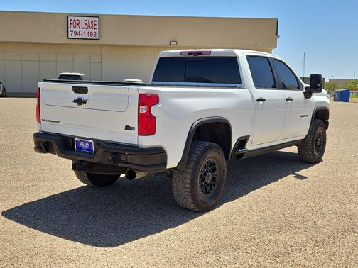 Summit White 2024 Chevrolet Silverado 2500 4WD Crew Cab Standard Bed ZR2