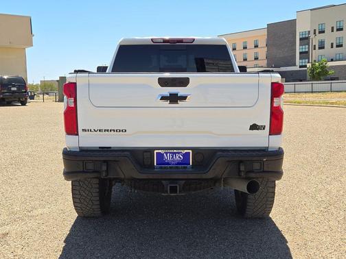 Summit White 2024 Chevrolet Silverado 2500 4WD Crew Cab Standard Bed ZR2