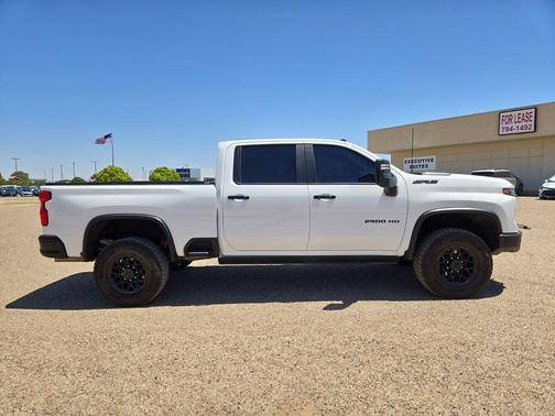 Summit White 2024 Chevrolet Silverado 2500 4WD Crew Cab Standard Bed ZR2