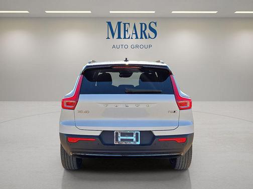 2022 Volvo XC40 T5 R-Design