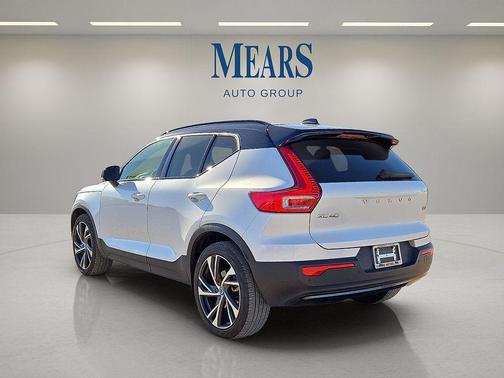 2022 Volvo XC40 T5 R-Design