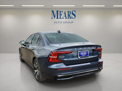 2024 Volvo S60 B5 Core Dark Theme