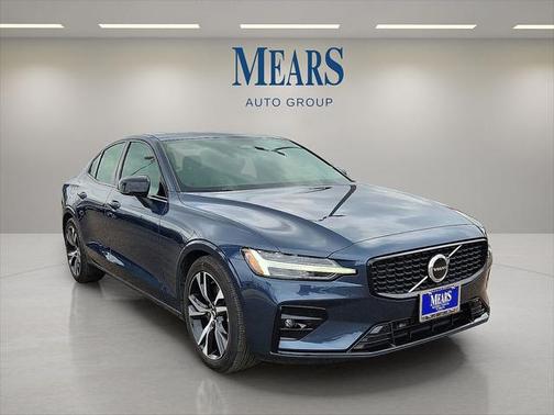 2024 Volvo S60 B5 Core Dark Theme