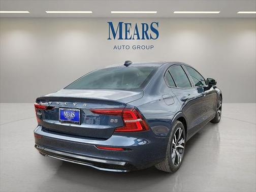 2024 Volvo S60 B5 Core Dark Theme