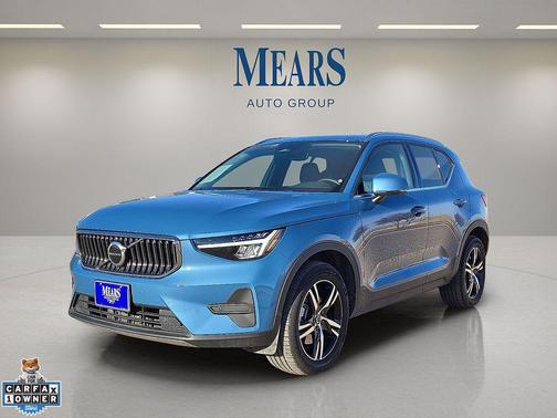 2025 Volvo XC40 B5 Core Bright Theme