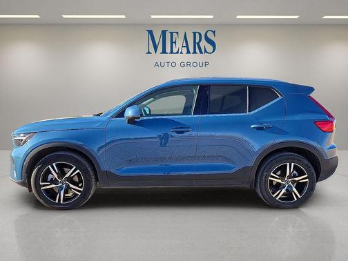 2025 Volvo XC40 B5 Core Bright Theme
