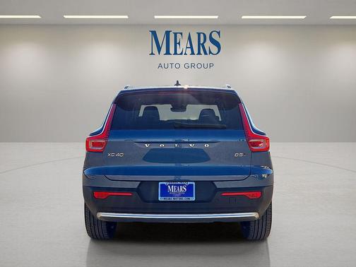 2025 Volvo XC40 B5 Core Bright Theme