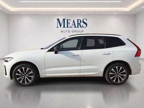 Crystal White Metallic 2024 Volvo XC60 B5 Plus Dark Theme