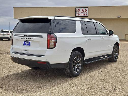Summit White 2021 Chevrolet Suburban 4WD Z71