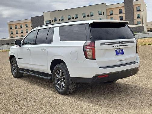 Summit White 2021 Chevrolet Suburban 4WD Z71