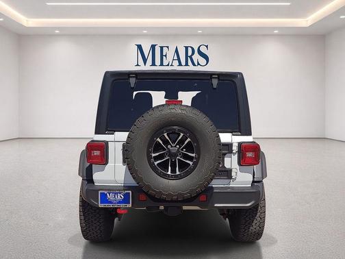 Bright White Clearcoat 2024 Jeep Wrangler Rubicon