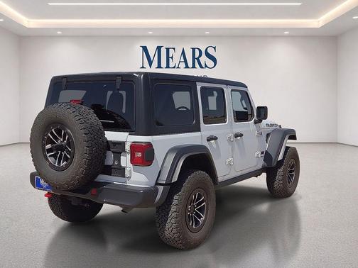 Bright White Clearcoat 2024 Jeep Wrangler Rubicon