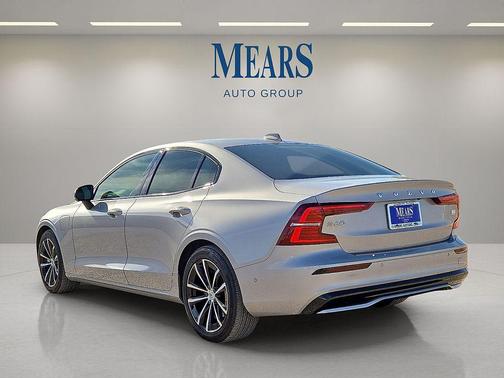 2023 Volvo S60 Recharge Plug-In Hybrid T8 Plus Dark Theme