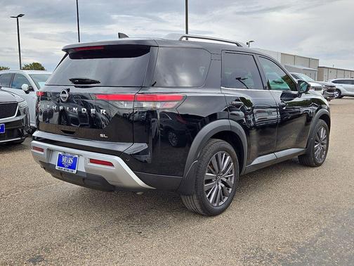 2022 Nissan Pathfinder SL 2WD