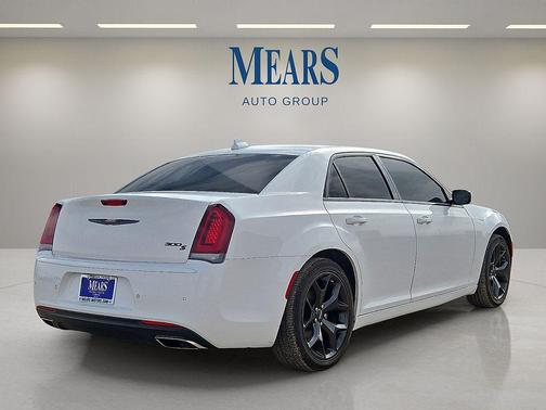 2022 Chrysler 300 S