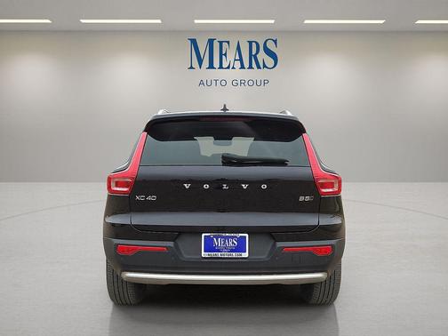 Onyx Black Metallic 2024 Volvo XC40 B5 Plus Bright Theme
