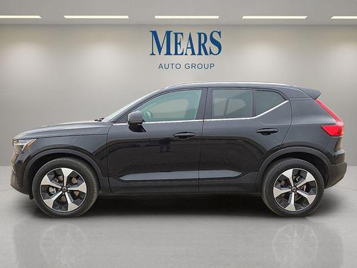 Onyx Black Metallic 2024 Volvo XC40 B5 Plus Bright Theme