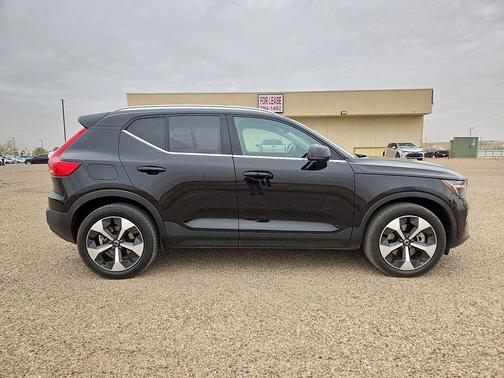 Onyx Black Metallic 2024 Volvo XC40 B5 Plus Bright Theme