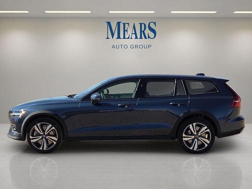 Denim Blue Metallic 2026 Volvo V60 Cross Country Plus, B5 AWD Gas (mild hybrid)