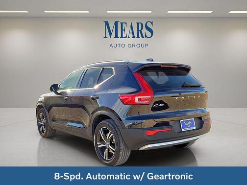 2025 Volvo XC40 B5 Core Bright Theme