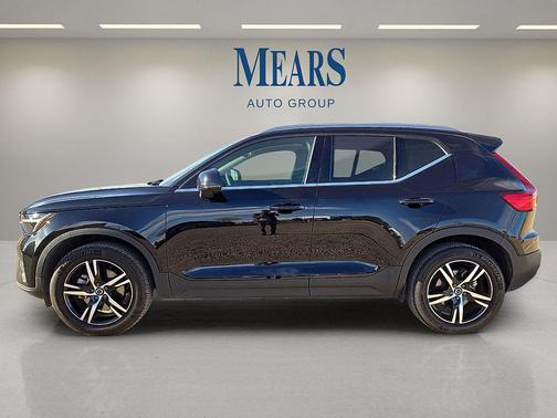 2025 Volvo XC40 B5 Core Bright Theme