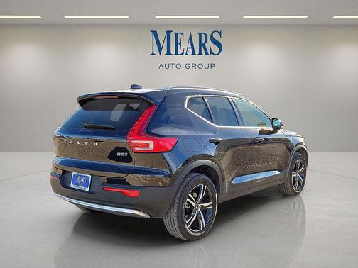 2025 Volvo XC40 B5 Core Bright Theme
