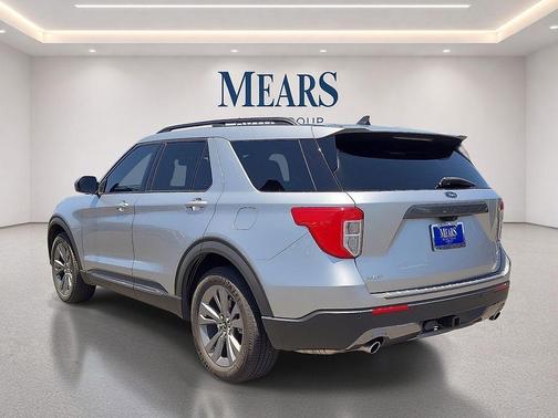 Iconic Silver Metallic 2021 Ford Explorer XLT