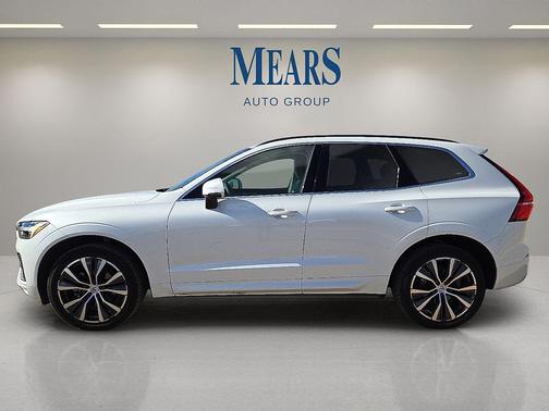 2022 Volvo XC60 B5 Momentum