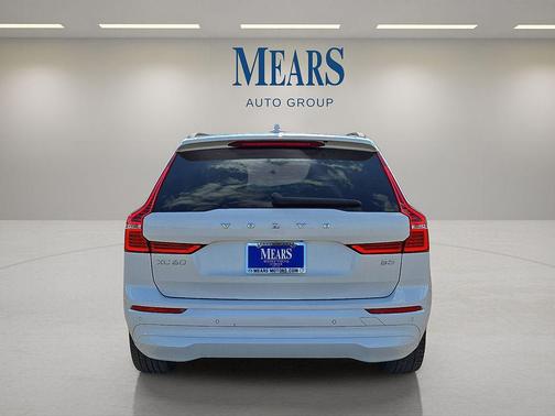 2022 Volvo XC60 B5 Momentum