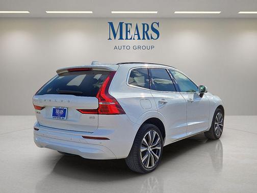 2022 Volvo XC60 B5 Momentum