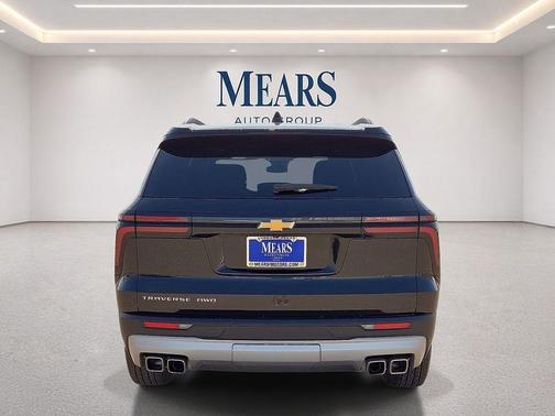 Mosaic Black Metallic 2025 Chevrolet Traverse LT
