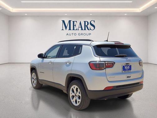 Silver Zynith Metallic Clearcoat 2025 Jeep Compass Latitude