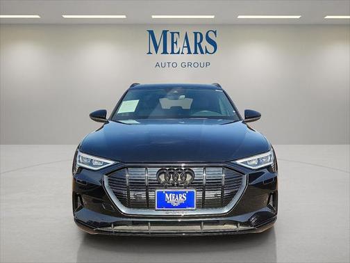 2022 Audi e-tron Premium Plus