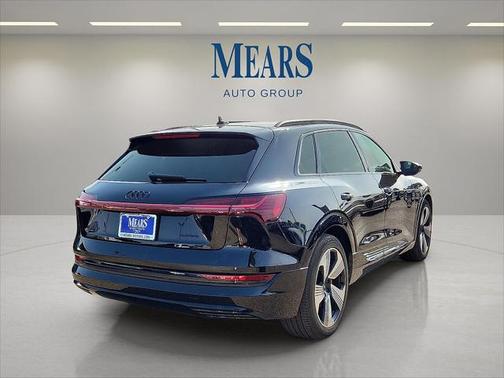 2022 Audi e-tron Premium Plus