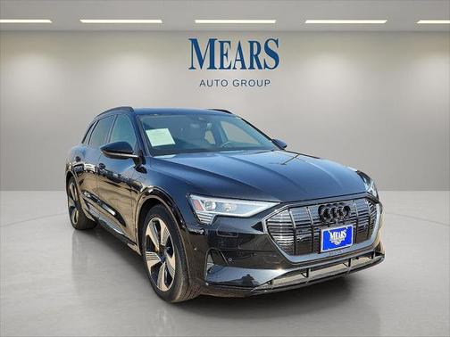 2022 Audi e-tron Premium Plus