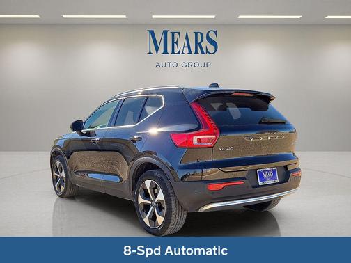 2023 Volvo XC40 B5 Plus Bright Theme