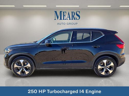 2023 Volvo XC40 B5 Plus Bright Theme