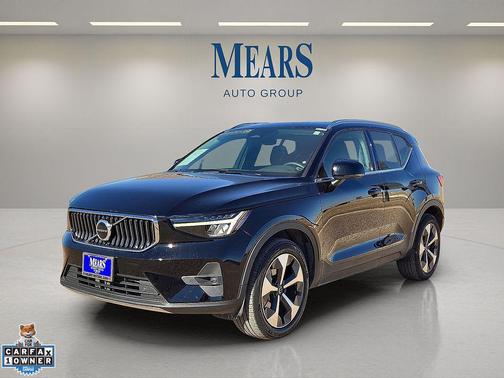 2023 Volvo XC40 B5 Plus Bright Theme