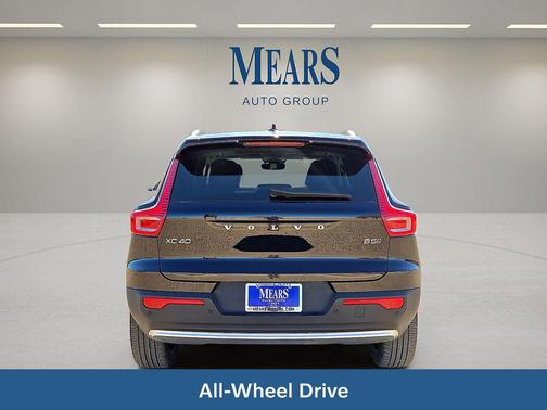 2023 Volvo XC40 B5 Plus Bright Theme