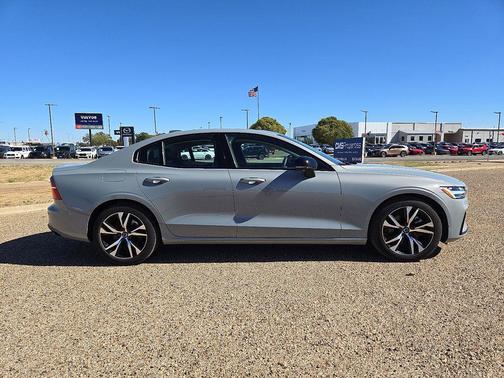 2024 Volvo S60 B5 Core Dark Theme