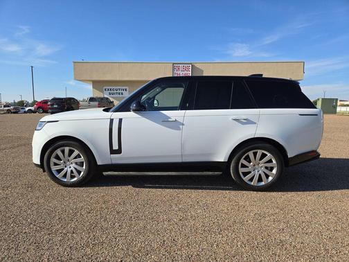White 2023 Land Rover Range Rover P400 SE