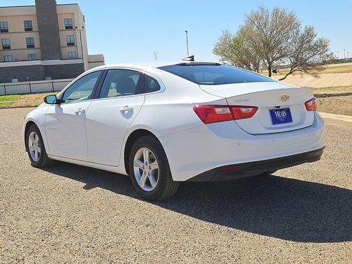 Summit White 2025 Chevrolet Malibu 1LS