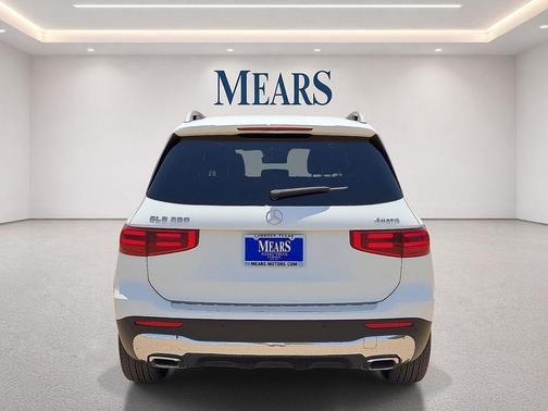Polar White 2025 Mercedes-Benz GLB 250 4MATIC