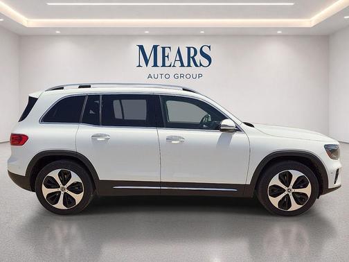 Polar White 2025 Mercedes-Benz GLB 250 4MATIC