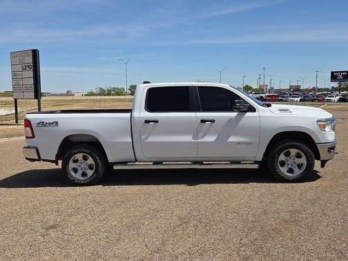 Bright White Clearcoat 2023 RAM 1500 Big Horn/Lone Star