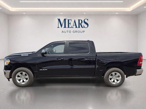 Diamond Black Crystal Pearlcoat 2024 RAM 1500 Laramie