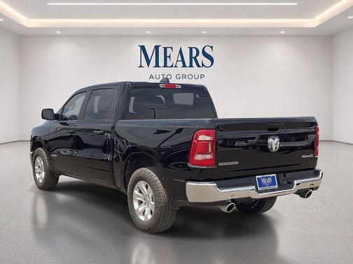 Diamond Black Crystal Pearlcoat 2024 RAM 1500 Laramie