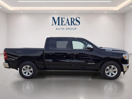 Diamond Black Crystal Pearlcoat 2024 RAM 1500 Laramie