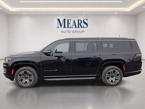 Diamond Black Crystal Pearlcoat 2024 Jeep Wagoneer L Series II 4x2