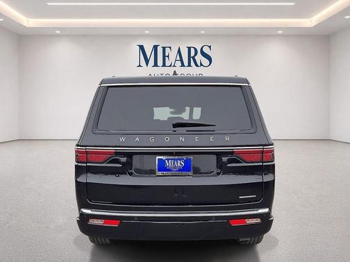 Diamond Black Crystal Pearlcoat 2024 Jeep Wagoneer L Series II 4x2